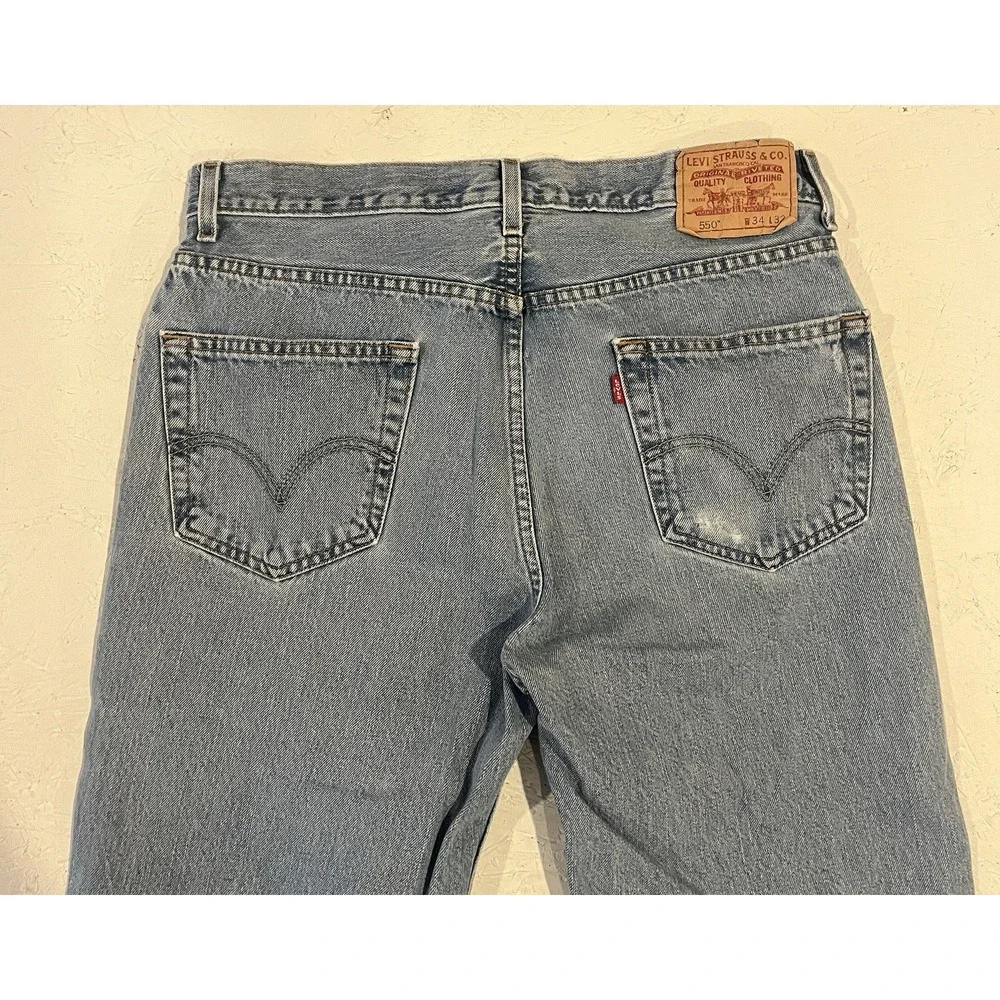 Vintage Levi's 550 Relaxed Fit Jeans Men's Size 34x32 Blue Denim Light‎ Wash